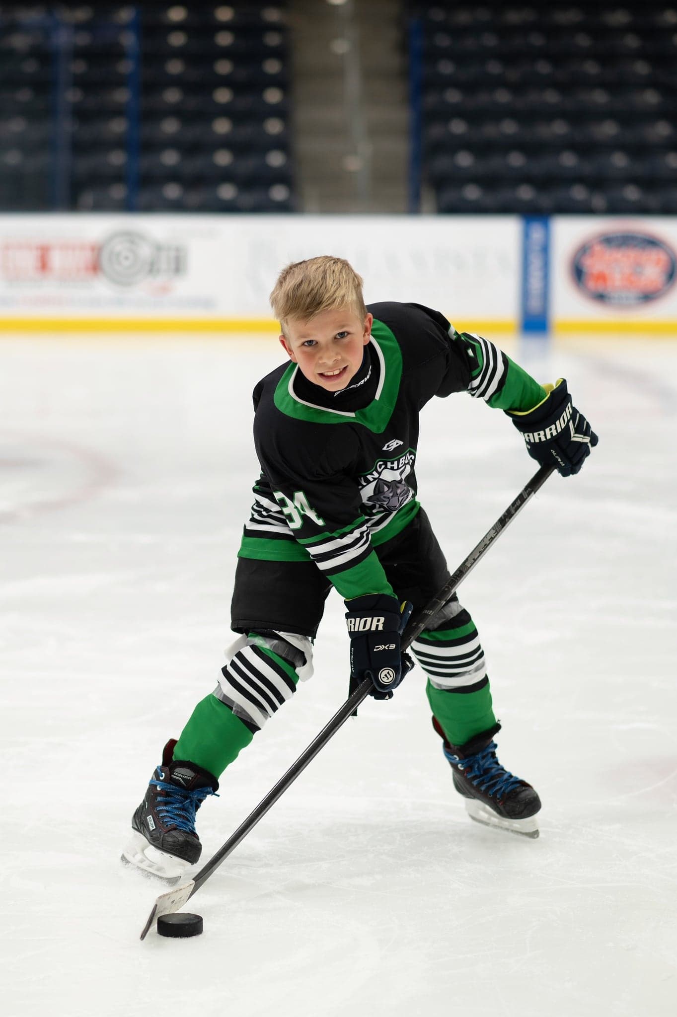 Coyotes player in skating stance with the puck