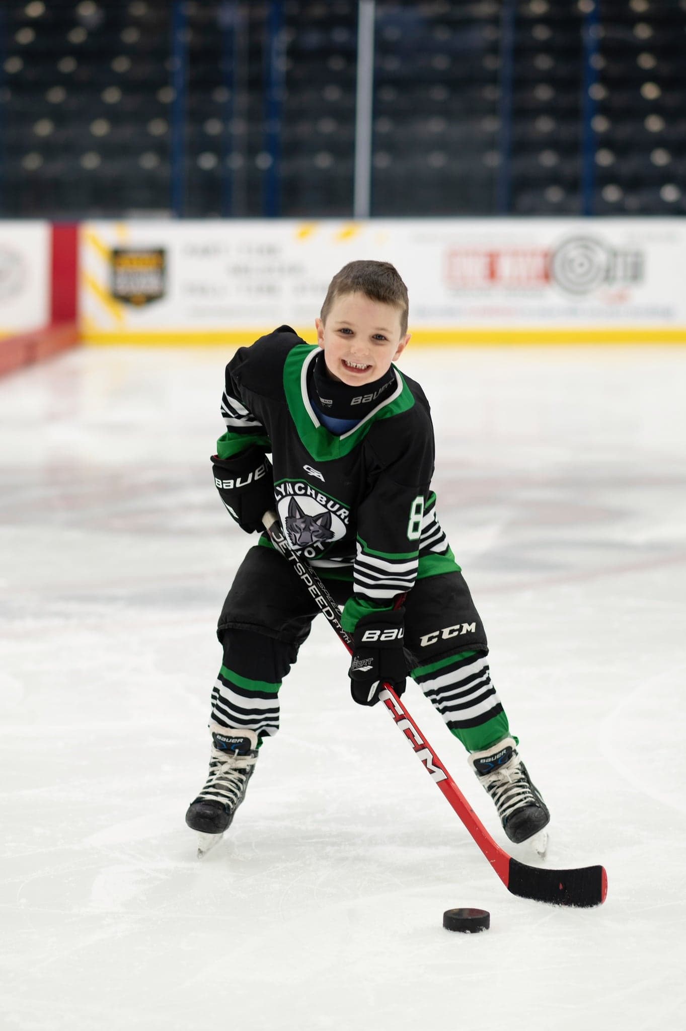 Coyotes player in a ready stance with stick and puck