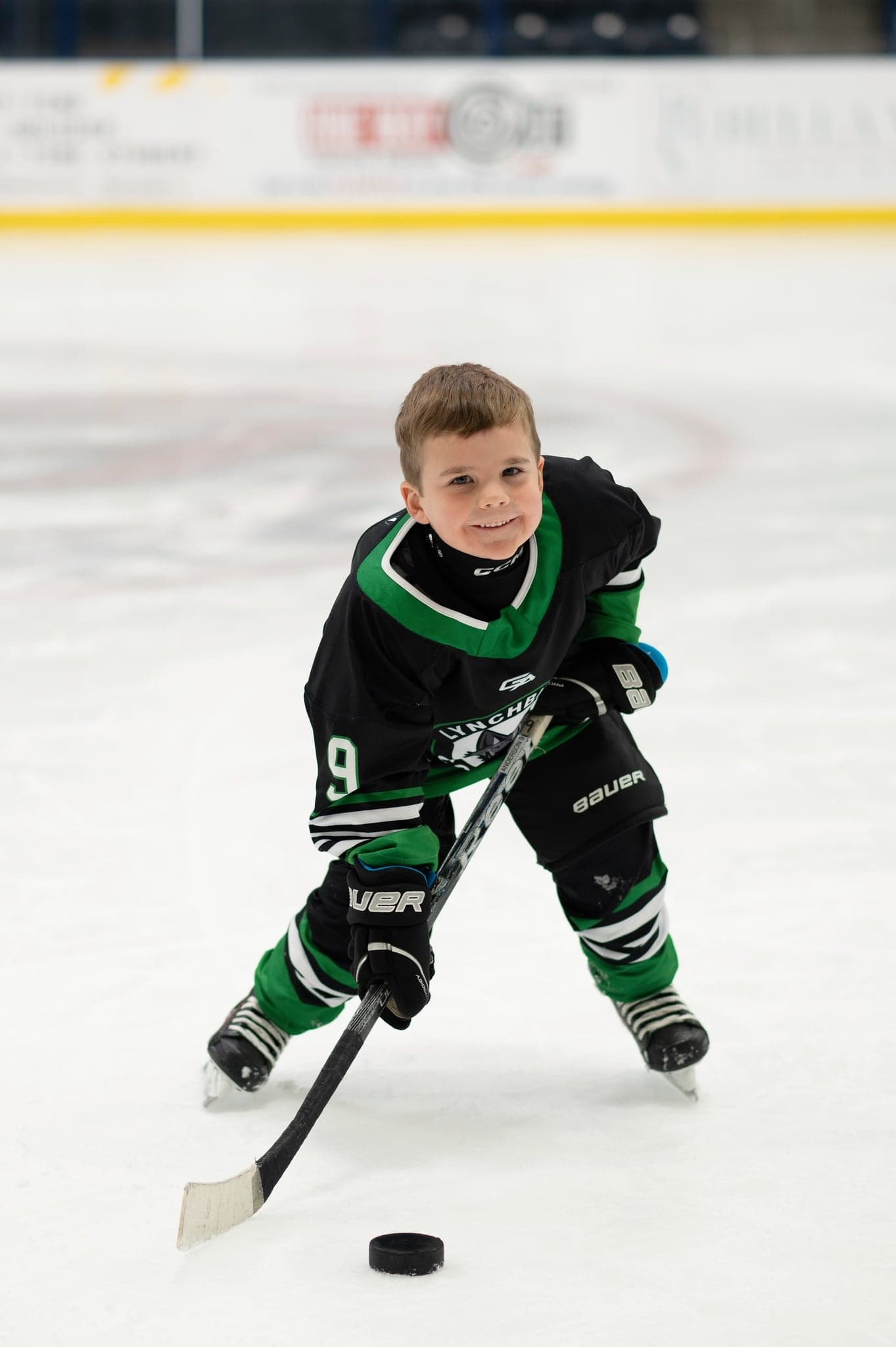 Coyotes player skating with the puck