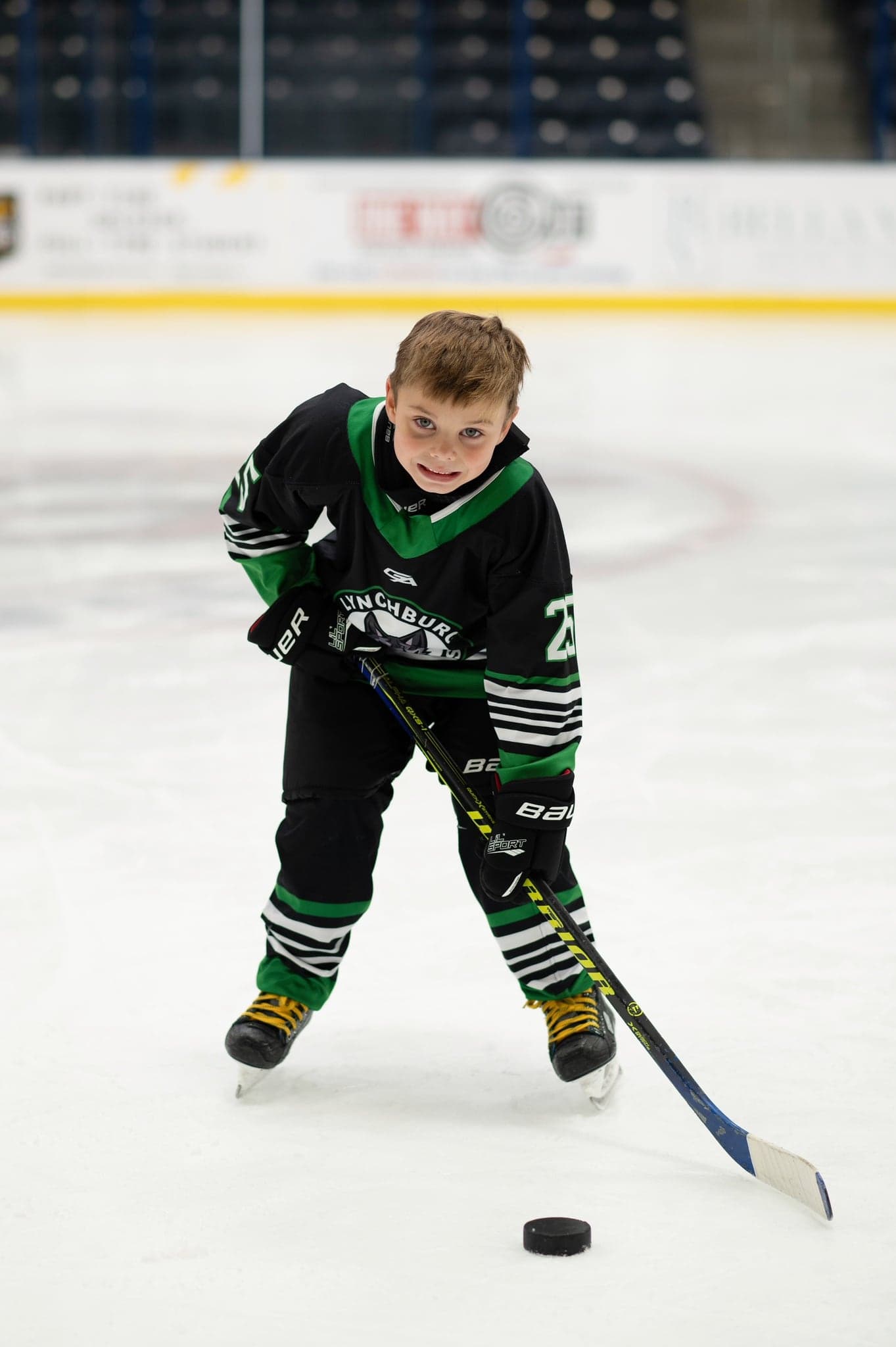 Coyotes player lining up a shot